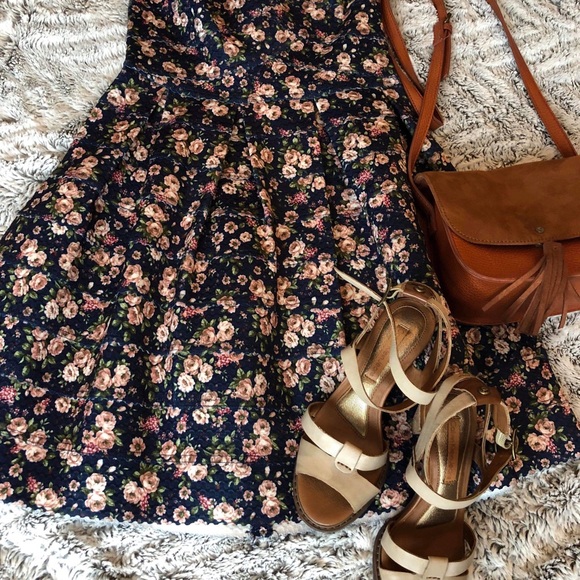 Floral bandage dress. - Picture 3 of 3